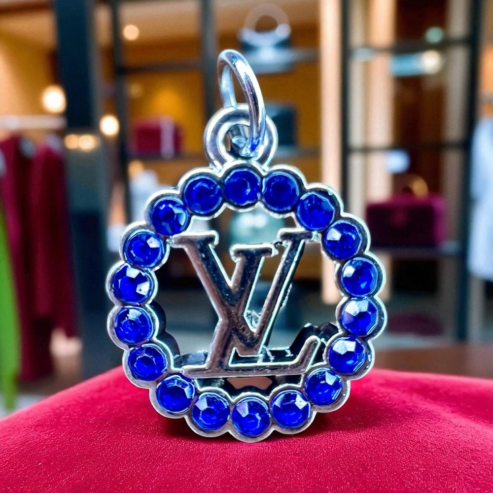 Louis Vuitton Authentic Silver Crystal Necklace Pendant for Necklace - Picture 14 of 15